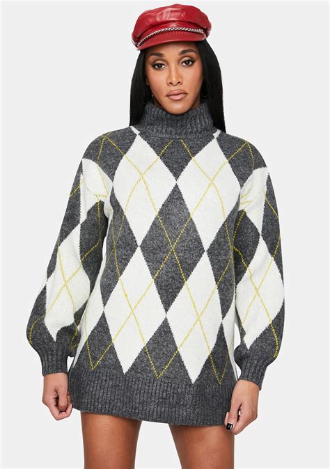 oversized argyle sweater.